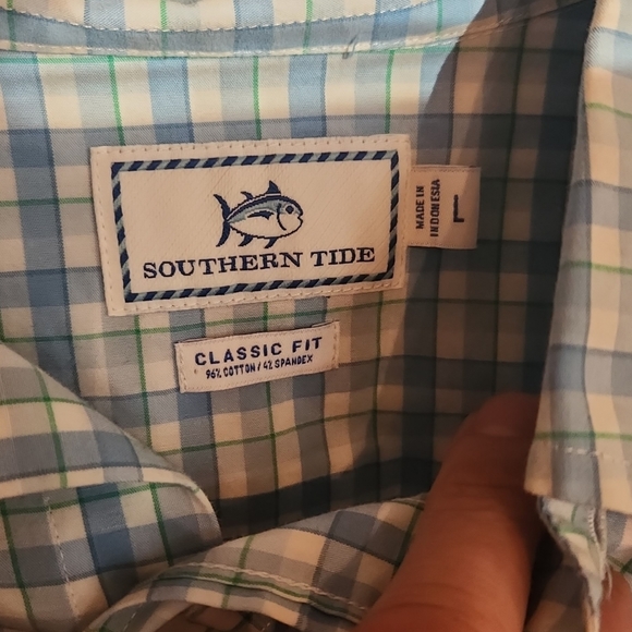 Mens blue Southern Tide button down size large - Picture 3 of 3